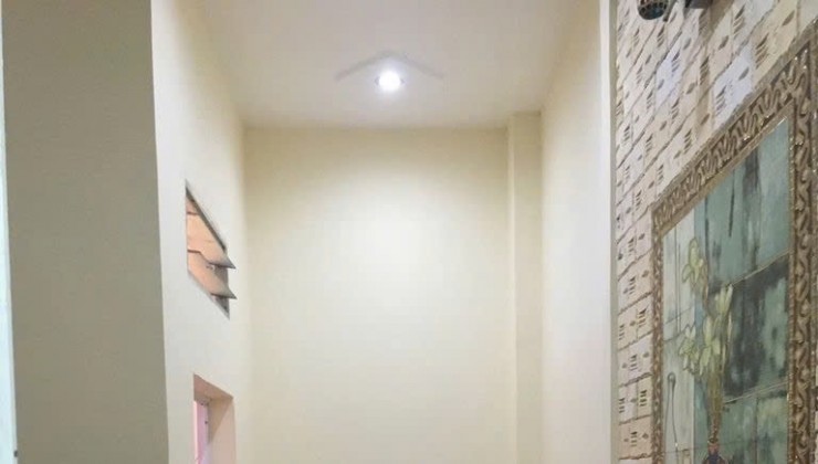 Cho thuê Ở HỘ GIA ĐÌNH nhà nguyên căn ngõ Thịnh Quang 9.5 TRIỆU - 4 tầng, 33m², 4 ngủ, mặt tiền 4m,